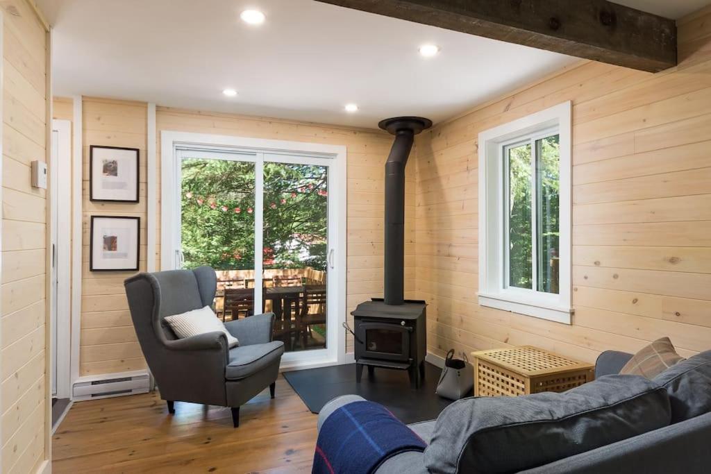 Chalet Oasis De Paix Sous Les Arbres, Avec Acces Au Quai, A 1h De Montreal *