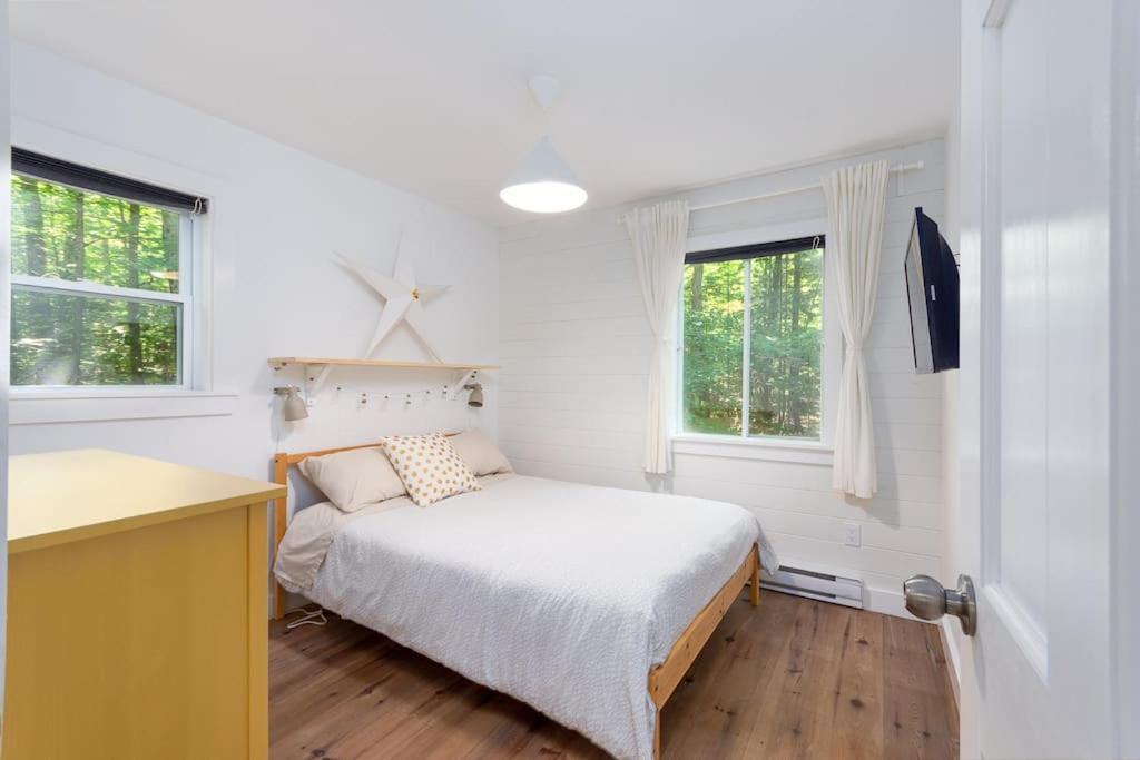 Oasis De Paix Sous Les Arbres, Avec Acces Au Quai, A 1h De Montreal Chalet