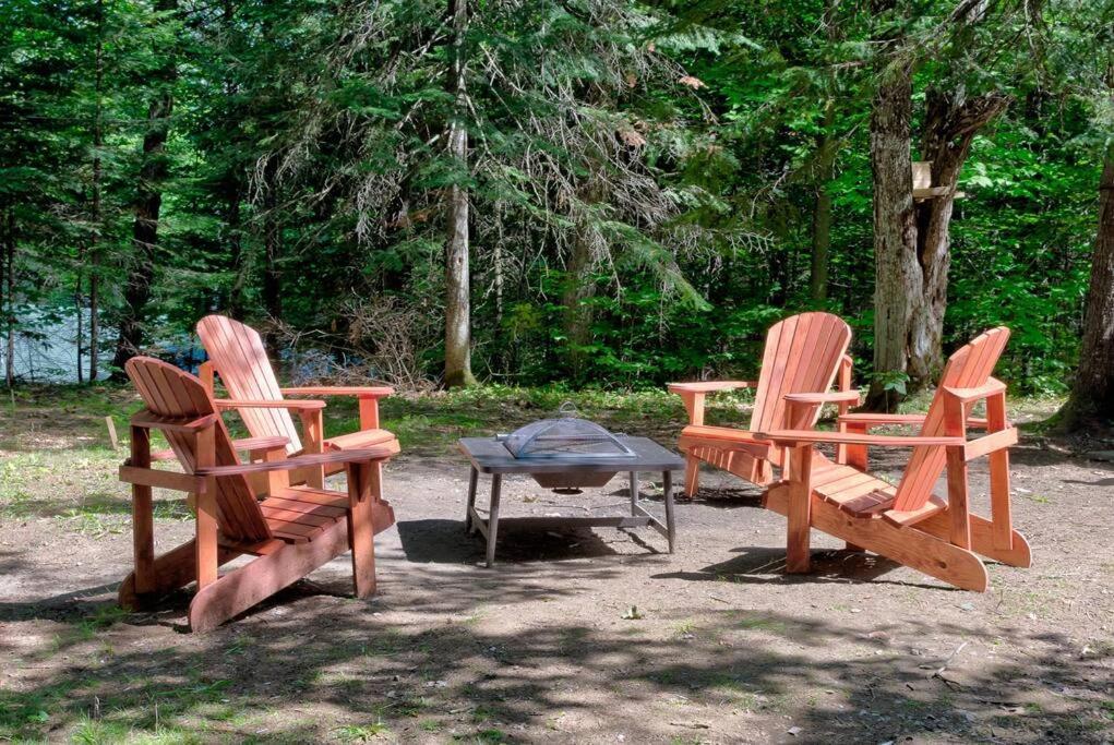 Oasis De Paix Sous Les Arbres, Avec Acces Au Quai, A 1h De Montreal Chalet *